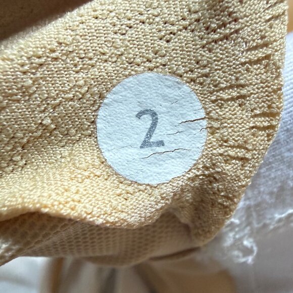 Lululemon Size 2 White Practice Freely Activewear Tank Top with Built-In Bra - Picture 11 of 12